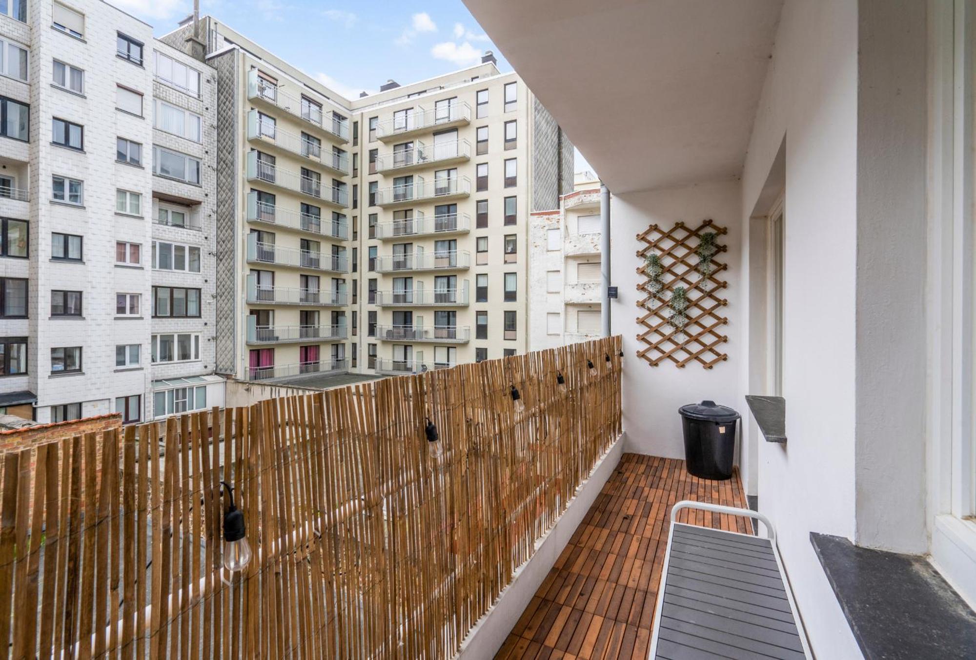 Apartment Beautiful Spacious 100m From The With 2 Terraces & Private Garage Box Ostend