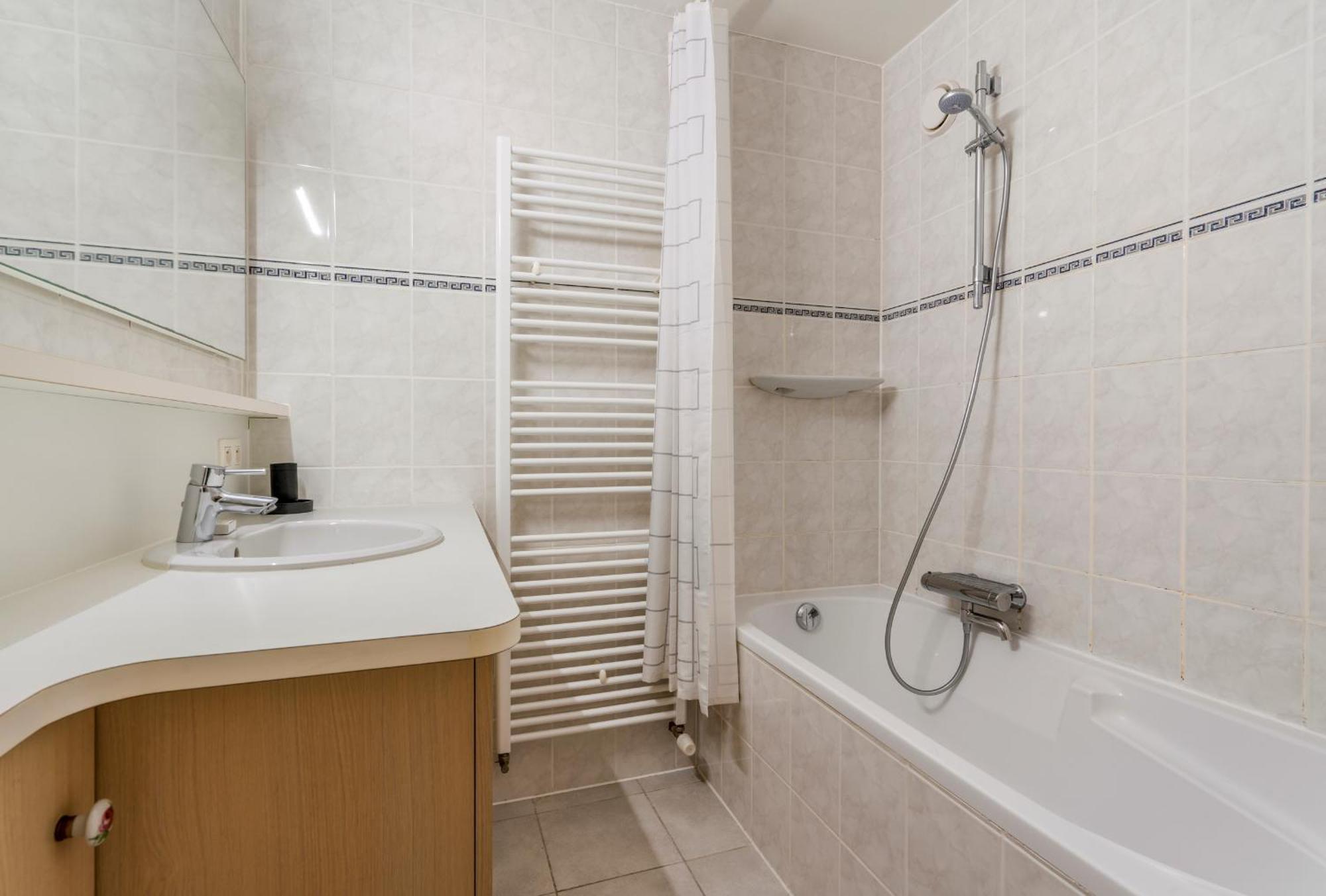 Beautiful Spacious 100m From The With 2 Terraces & Private Garage Box Apartment Ostend